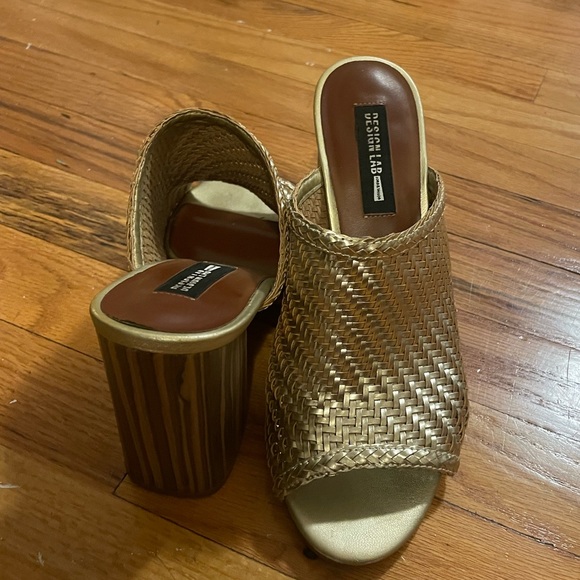 Gold woven block heel sandal - Picture 4 of 9